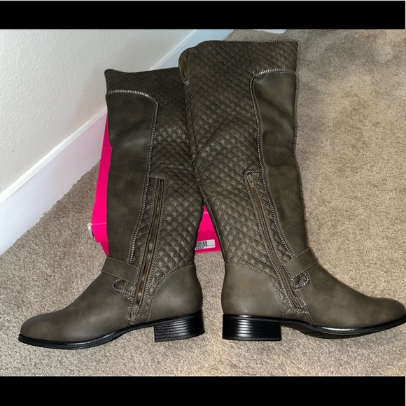 Flat Boot - Picture 5 of 7